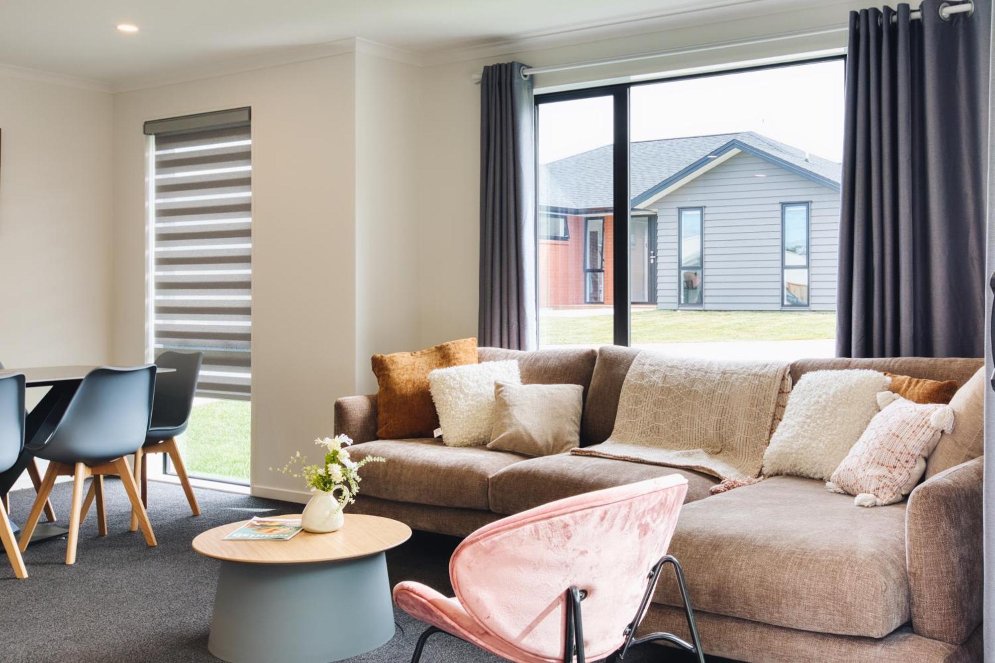 Stylish 4 Bedroom House Brand New In Rotorua Bagian luar foto